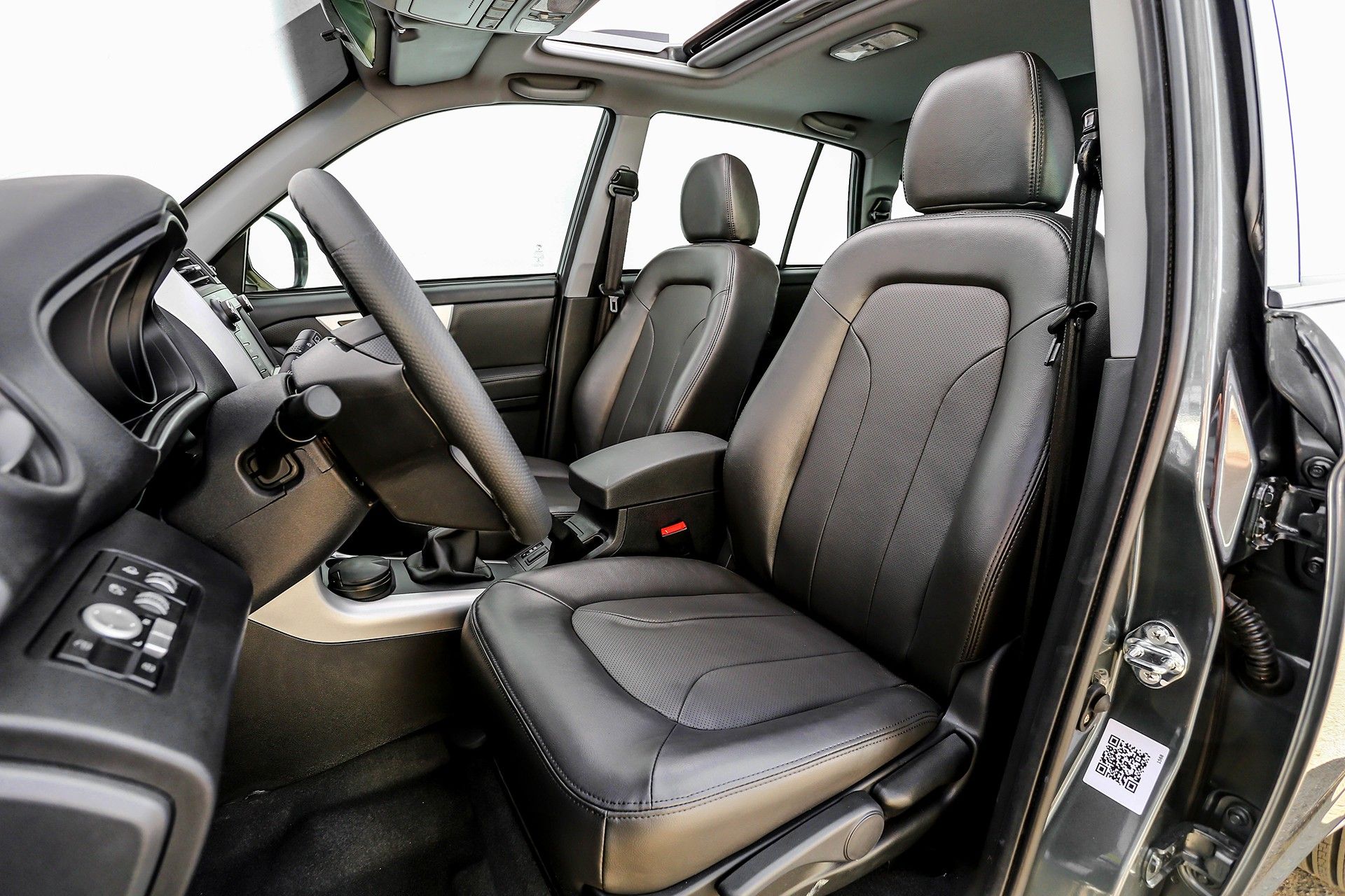 نمای داخلی خودرو لیفان X60